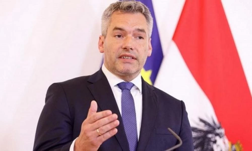 Η Αυστρία προσφέρει δύο εκατ. ευρώ στην Ελλάδα για να αντιμετωπίσει το μεταναστευτικό